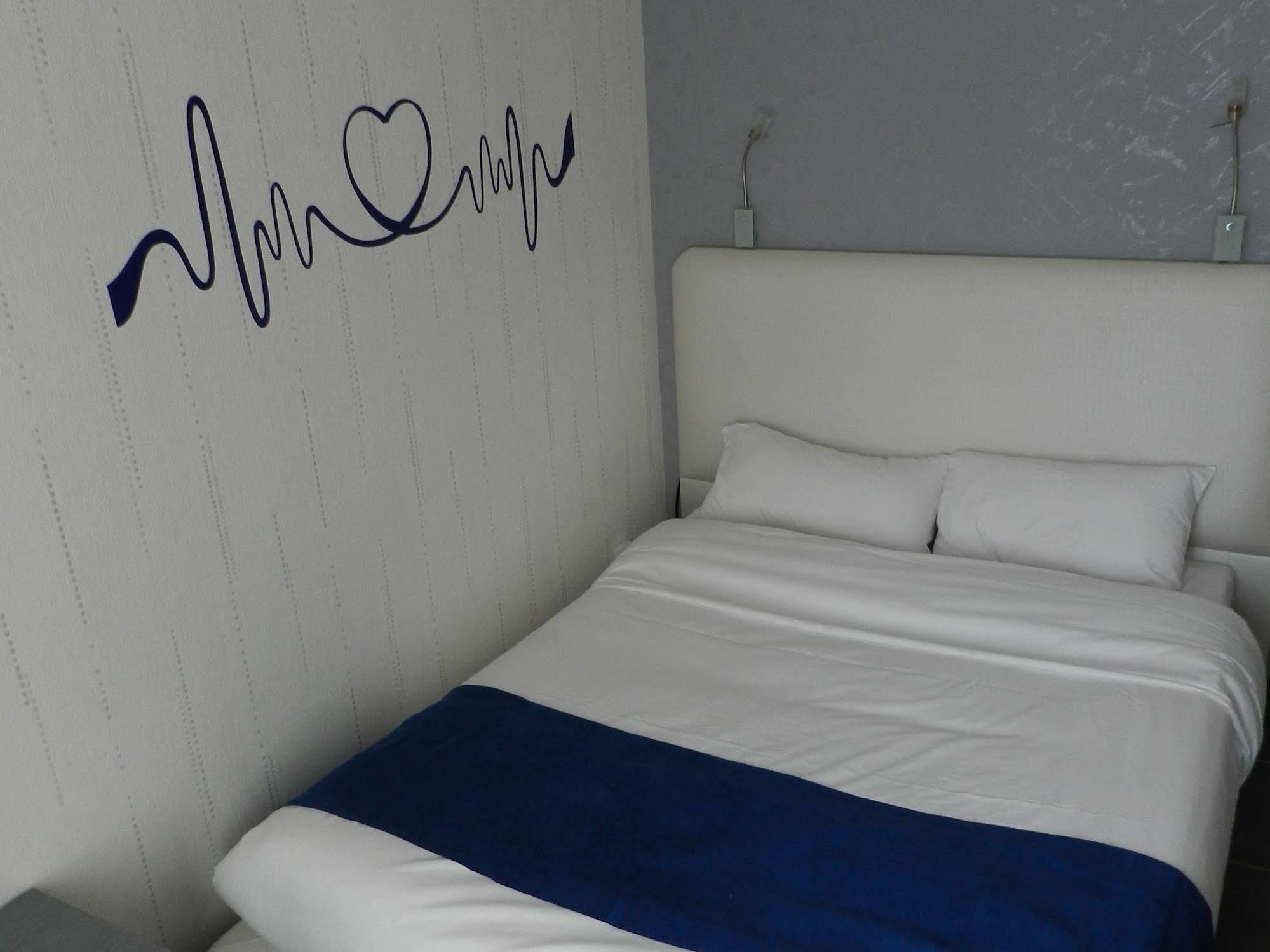 โดแมน เดอ ลา ปาล Villa ปองต์ซิโบลด์ ภายนอก รูปภาพ